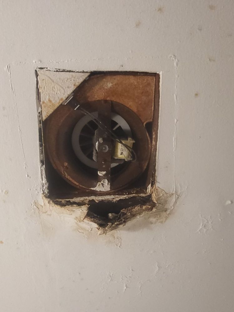 OAKBROOK GARDEN APARTMENTS Updated July 2024 5010 Clayridge Dr