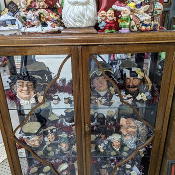 Americas Antique Mall Algonquin - Antiques Near Me - Algonquin, Illinois Americas Antique Mall Algonquin - Antiques Near Me - Algonquin, Illinois