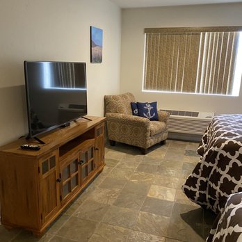 Harbour Inn - Tv and chair. - Hotels Near Me - Parker, Arizona Harbour Inn - Tv and chair. - Hotels Near Me - Parker, Arizona