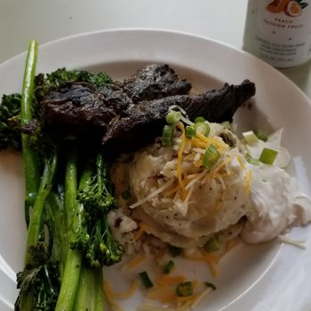 Esri Cafe - Tri Tip Special with mashed potatoes and broccolini - New American Near Me - Redlands, California