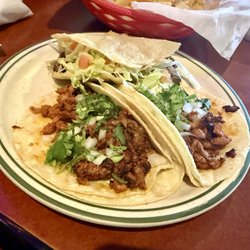 Street tacos el pastor. Average 5/10.