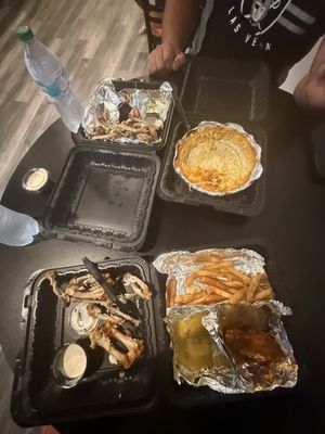 Mac Daddy Wingz and Cheeze by null