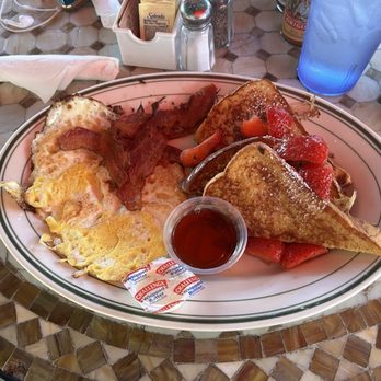 Lazy Daisy Cafe - French Toast Special - Coffee & Tea Near Me - Los Angeles, California Lazy Daisy Cafe - French Toast Special - Coffee & Tea Near Me - Los Angeles, California