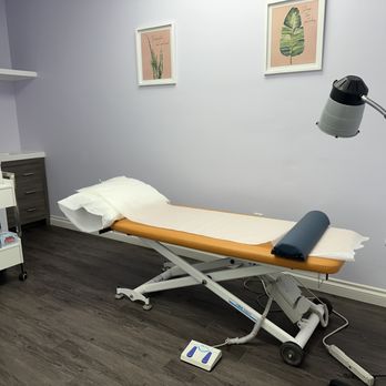 Smile Acupuncture - Treatment room - Acupuncture Near Me - Fullerton, California Smile Acupuncture - Treatment room - Acupuncture Near Me - Fullerton, California