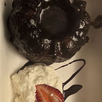 Brickstones Kitchen & Bar - chocolate molten cake - American Near Me - Washington, DC, District of Columbia