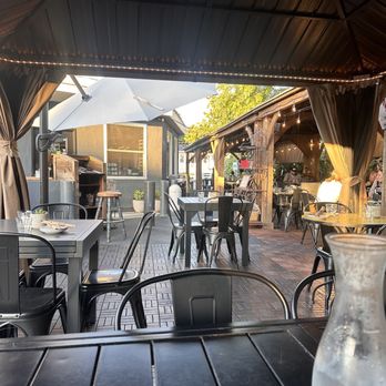 Vic's - Outside patio - Breakfast & Brunch Near Me - Martinez, California Vic's - Outside patio - Breakfast & Brunch Near Me - Martinez, California