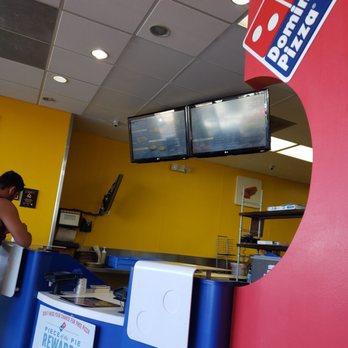 Domino's Pizza - Lazy Sunday and waiting for my pizza - Pizza Near Me - Perris, California