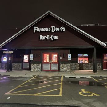 Famous Dave's Bar-B-Que - Outside - Barbeque Near Me - Addison, Illinois