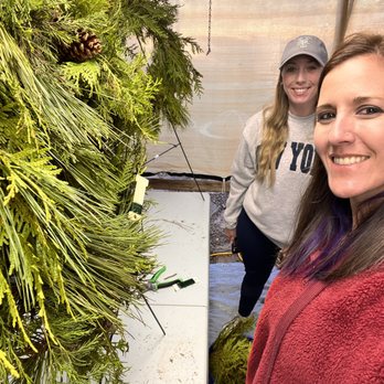 Lavender Wynde Farm - 2023 Wreath Making Class - Farms Near Me - Harvest, Alabama Lavender Wynde Farm - 2023 Wreath Making Class - Farms Near Me - Harvest, Alabama