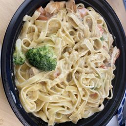 Chicken & Broccoli Fettuccini Alfredo Chicken & Broccoli Fettuccini Alfredo