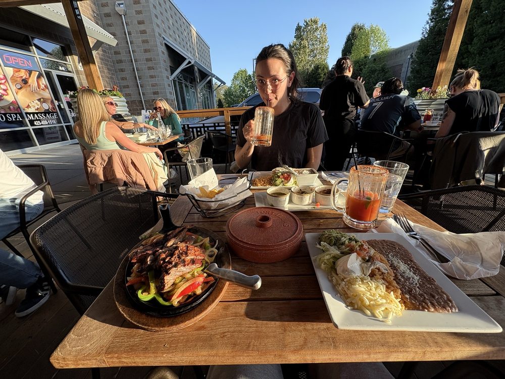 Cava Azul Cocina & Cantina