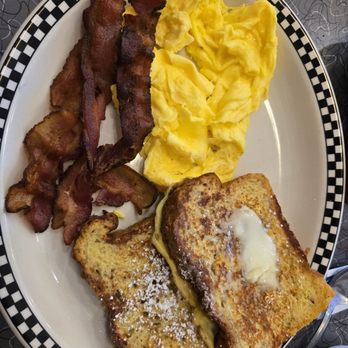 Ze's Diner - Apple fritter French toast platter - American Near Me - Bloomington, Minnesota Ze's Diner - Apple fritter French toast platter - American Near Me - Bloomington, Minnesota