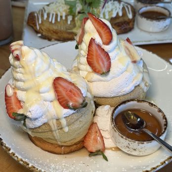 Flori Brunch - fresas con crema souffle pancakes - Venues & Event Spaces Near Me - South Gate, California Flori Brunch - fresas con crema souffle pancakes - Venues & Event Spaces Near Me - South Gate, California