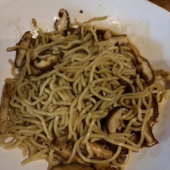 Yard House - Shiitake Garlic Noodles - Bars Near Me - Los Angeles, California Yard House - Shiitake Garlic Noodles - Bars Near Me - Los Angeles, California