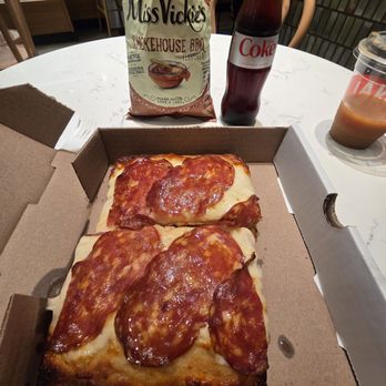 A16 La Pala - Fetta 8" Vesuvio.. spicy pepperoni - Italian Near Me - San Francisco, California