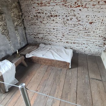Owens-Thomas House & Slave Quarters - Upstairs part of the slaves quarters child's bed - Museums Near Me - Savannah, Georgia Owens-Thomas House & Slave Quarters - Upstairs part of the slaves quarters child's bed - Museums Near Me - Savannah, Georgia