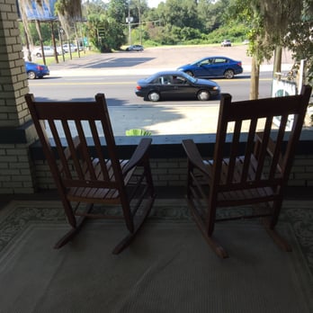 Hinson House Bed & Breakfast - Porch sitting and view - Bed & Breakfast Near Me - Marianna, Florida Hinson House Bed & Breakfast - Porch sitting and view - Bed & Breakfast Near Me - Marianna, Florida