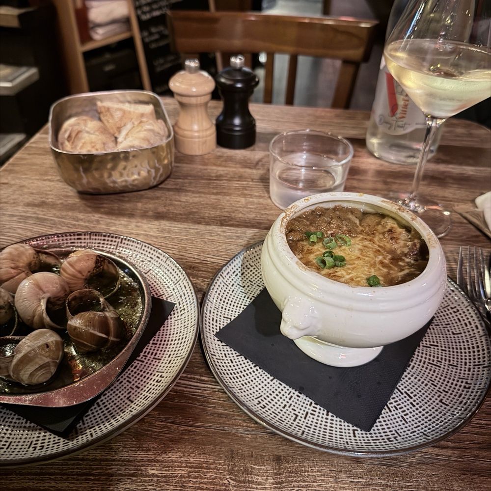 Au Père Louis - French onion soup, escargot, fresh baguette, and a nice Pouilly-Fumé - Wine Bars Near Me - Paris, 75 Au Père Louis - French onion soup, escargot, fresh baguette, and a nice Pouilly-Fumé - Wine Bars Near Me - Paris, 75