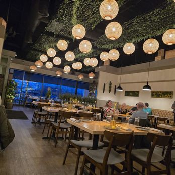 Social Inn - Cocktail Bars Near Me - Glenview, Illinois