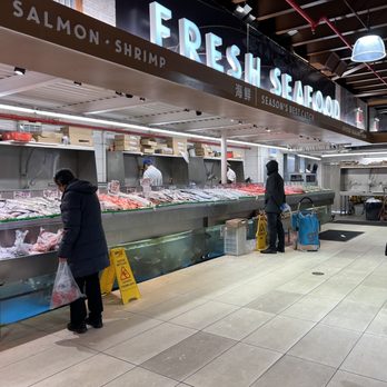 JMart - people shopping at a fish market - International Grocery Near Me - Queens, New York