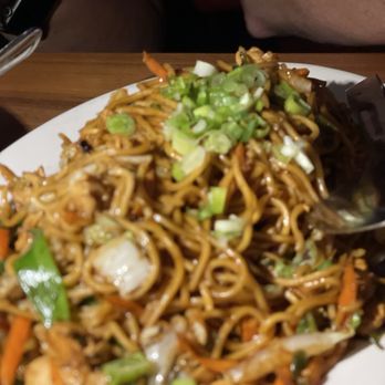Red Pine - **Chicken Lo Mein - Chinese Near Me - Boca Raton, Florida