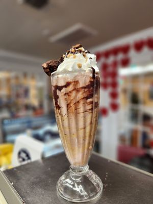 Lynn's Table by null