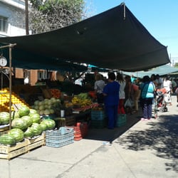 Feria de frutas y verduras en Barrio Alta Córdoba - Puestoss de frutas y verduras :)