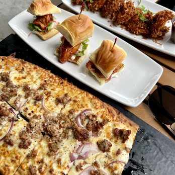 Finneys Crafthouse - Porter Ranch - New American Near Me - Porter Ranch, California