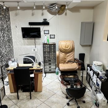 Diva-tude - Station 3 - Nail Salons Near Me - Chicago, Illinois