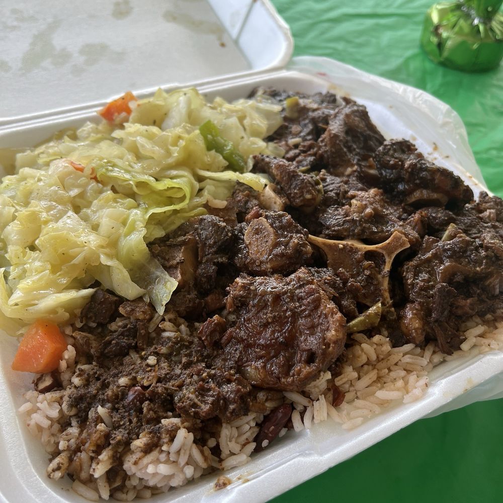 Large oxtail with cabbage