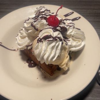 Jensen's food & cocktails - Brownie sundae with ice cream on top - New American Near Me - Eagan, Minnesota