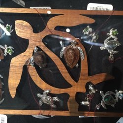 Hawaii General Store & Gallery - All things "honu"... jewelry, ceramics, art