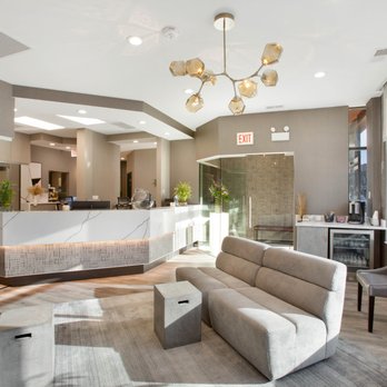 Lakeview Endodontics - Waiting Room - Endodontists Near Me - Chicago, Illinois Lakeview Endodontics - Waiting Room - Endodontists Near Me - Chicago, Illinois