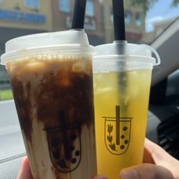 Brown sugar milk tea and jasmine tea Brown sugar milk tea and jasmine tea
