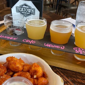 Foxtown Brewing - Cheese curds and flight of hazy IPAs - Brewpubs Near Me - Mequon, Wisconsin Foxtown Brewing - Cheese curds and flight of hazy IPAs - Brewpubs Near Me - Mequon, Wisconsin