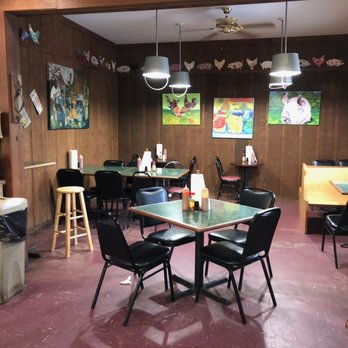 BBQ 65 - Seating area - Barbeque Near Me - Greenville, Alabama