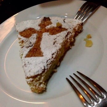 Maripili - Torta de amendoas, gostosa sem ser muito doce, perfeito para comer tomando um cafezinho - Spanish Near Me - São Paulo, SP