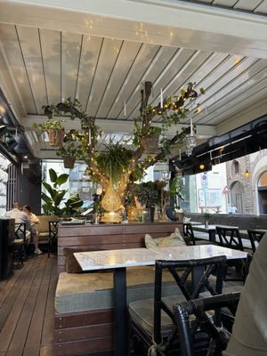 Cafe Odeon by null