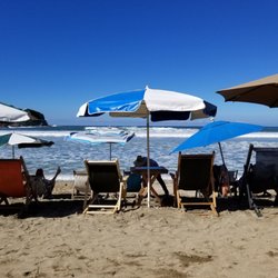 Capitan Pablos - Beach chairs 200 pesos a day