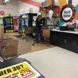 Family Fare Supermarket - Employee not wearing a mask inside a grocery store