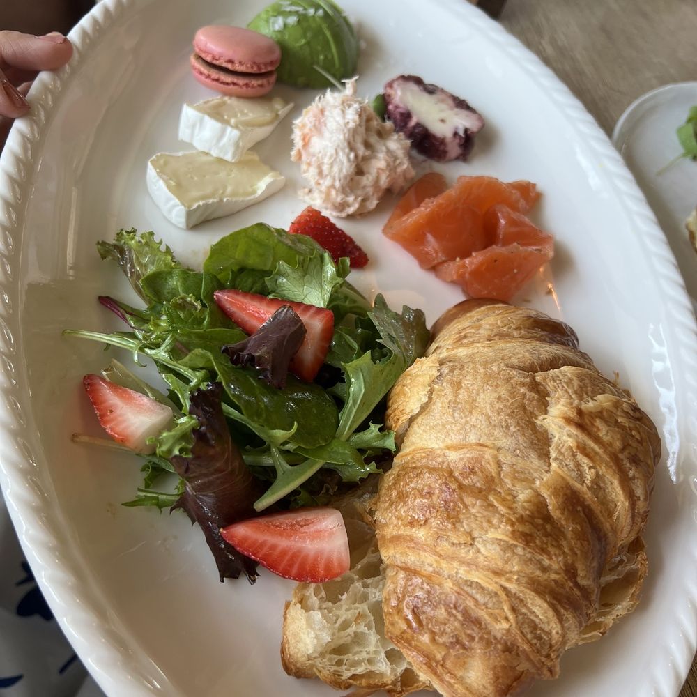 Rose Gose - French plate /Brunch menu - Cocktail Bars Near Me - Austin, Texas Rose Gose - French plate /Brunch menu - Cocktail Bars Near Me - Austin, Texas