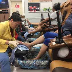 DaVi Nails - IN SIGN WALMART