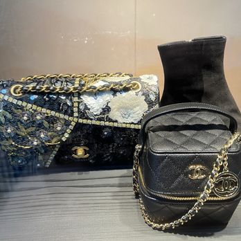 CHANEL ジュウドゥ　ルミネーター Chanel CC Black Lambskin Camera Bag | myGemma | JP | Item
