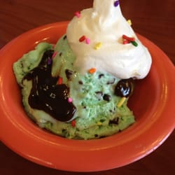 Golden Corral Buffet & Grill - Ack'in like its a crime to aks for ouce creem.
