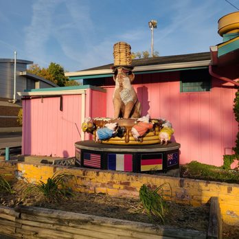 Sugar n' Spice -  statue of a man sitting on a table - Breakfast & Brunch Near Me - Cincinnati, Ohio