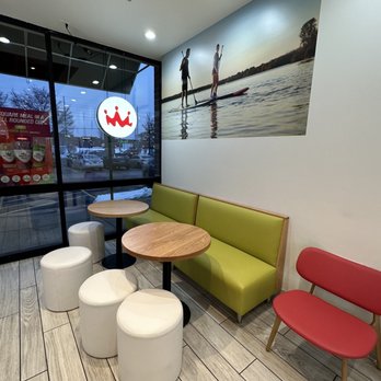 Smoothie King - Cute seating area - Juice Bars & Smoothies Near Me - Naperville, Illinois