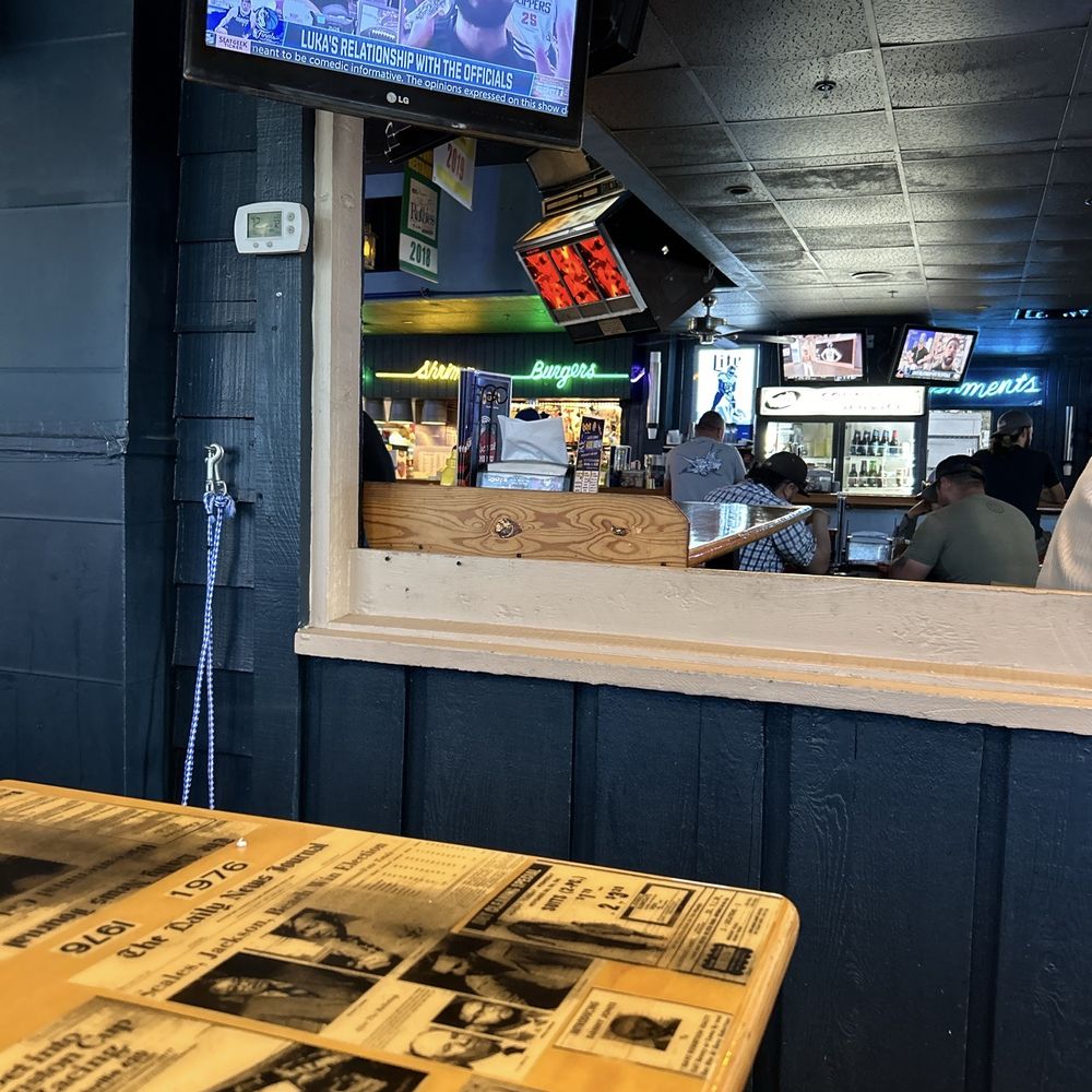 Looking thru the open window to the bar. Looking thru the open window to the bar.