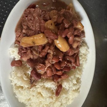 The New Blue Mountain Restaurant - Stew Pea and White rice
A Jamaican staple - Caribbean Near Me - Lauderhill, Florida The New Blue Mountain Restaurant - Stew Pea and White rice
A Jamaican staple - Caribbean Near Me - Lauderhill, Florida