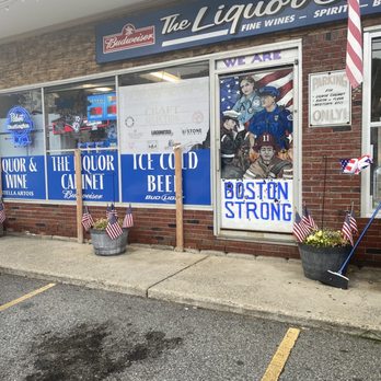 Liquor Cabinet - the outside of a liquor store - Beer, Wine & Spirits Near Me - Burlington, Massachusetts