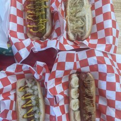 Top left: Chicago, Top right: New York with horseradish instead of spicy mustard, Bottom left: traditional, Bottom Right: The Elvis